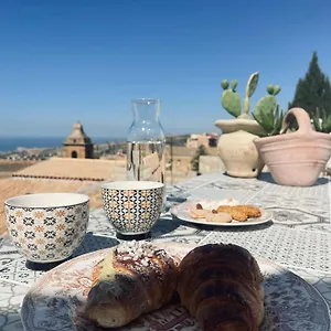 Gasthuis La Mennulara La Terrazza Del Centro Storico, Agrigento